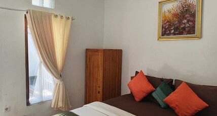 Collection O near Kutampi Beach Gedhong Hostel Nusa Penida Room Type - Suite Double with Pool Access
