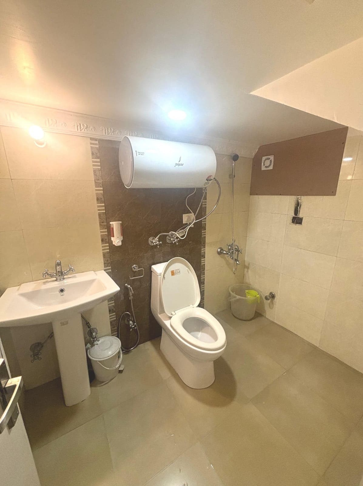 Maharaja Homestay - Tap to explore photos