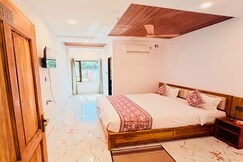 Hotel Shiva Darshanam Near Luxa