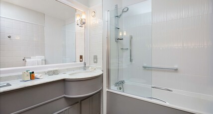 Doubletree by Hilton Hotel Coventry Room Type - TWIN DELUXE ROOM