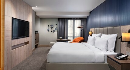 Crowne Plaza ISTANBUL - ORTAKOY BOSPHORUS Room Type - 1 King Premium Single Sofa Bed Crowne Plaza ISTANBUL - ORTAKOY BOSPHORUS Room Type - 1 King Premium Single Sofa Bed