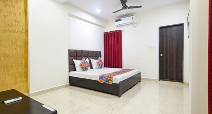 FabHotel Parijat Room Type - Deluxe Room