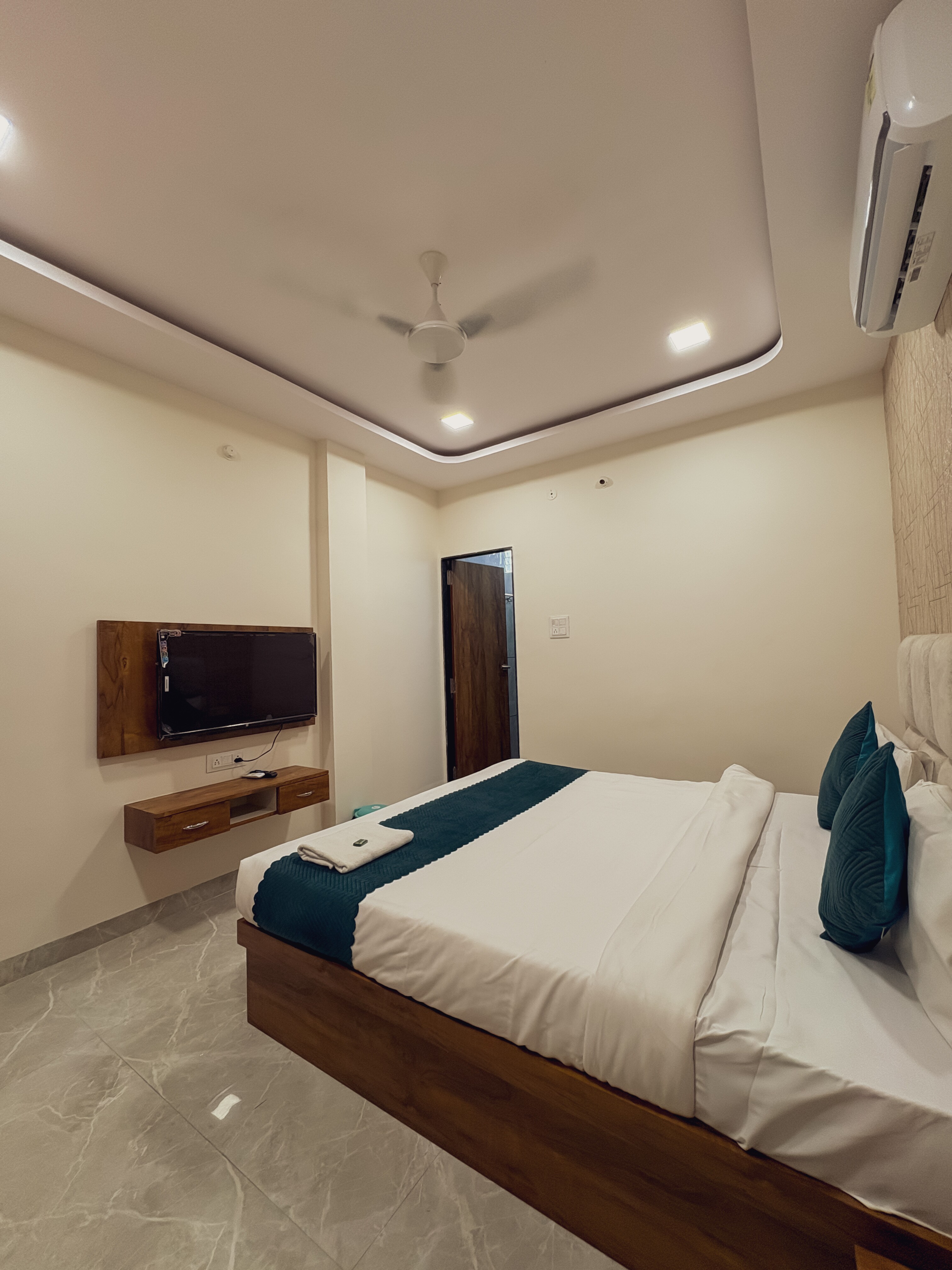 Hotel Atharv Inn - Tap to explore photos