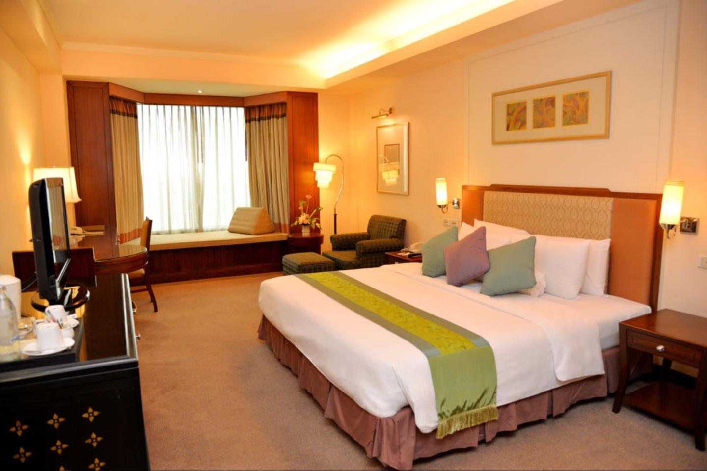 Rama Gardens Hotel Bangkok - Tap to explore photos