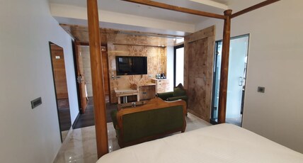 Hotel Daffodils Inn Room Type - Suite Room