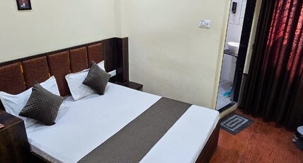 Shivalay - Premium Homestay Ujjain Room Type - Premium double Bed room  202