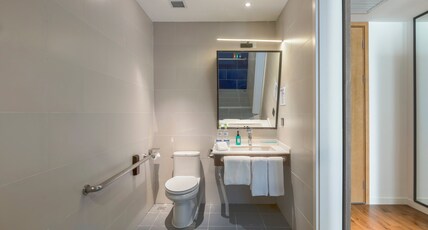 Holiday Inn Express Qingdao Chengyang Central Room Type - 1 King Accessible