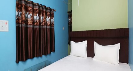 HOTEL DEVDOOT Room Type - Deluxe Room - Triple Bedded AC