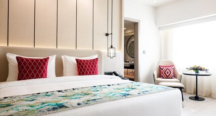 Golden Tulip Hotel Lucknow Room Type - Club Premium- 1 King Bed