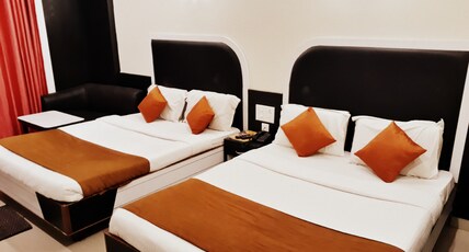 Hotel Vishal Plaza Room Type - EXECUTIVE (4 SHARING) AC