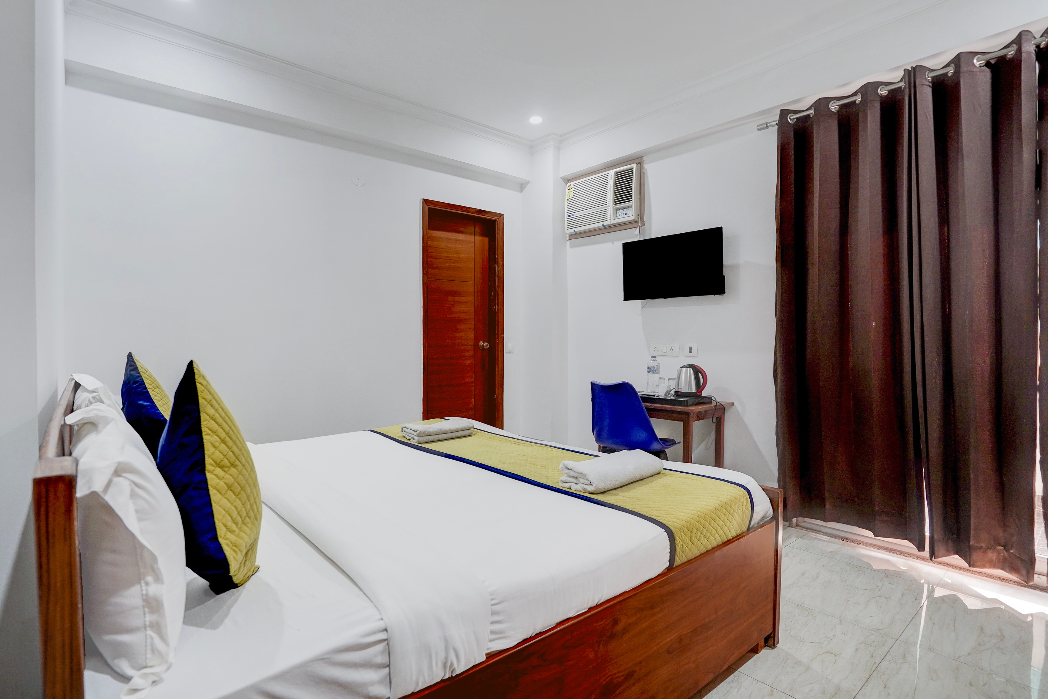 Niketan Medanta Service Apartment - Tap to explore photos