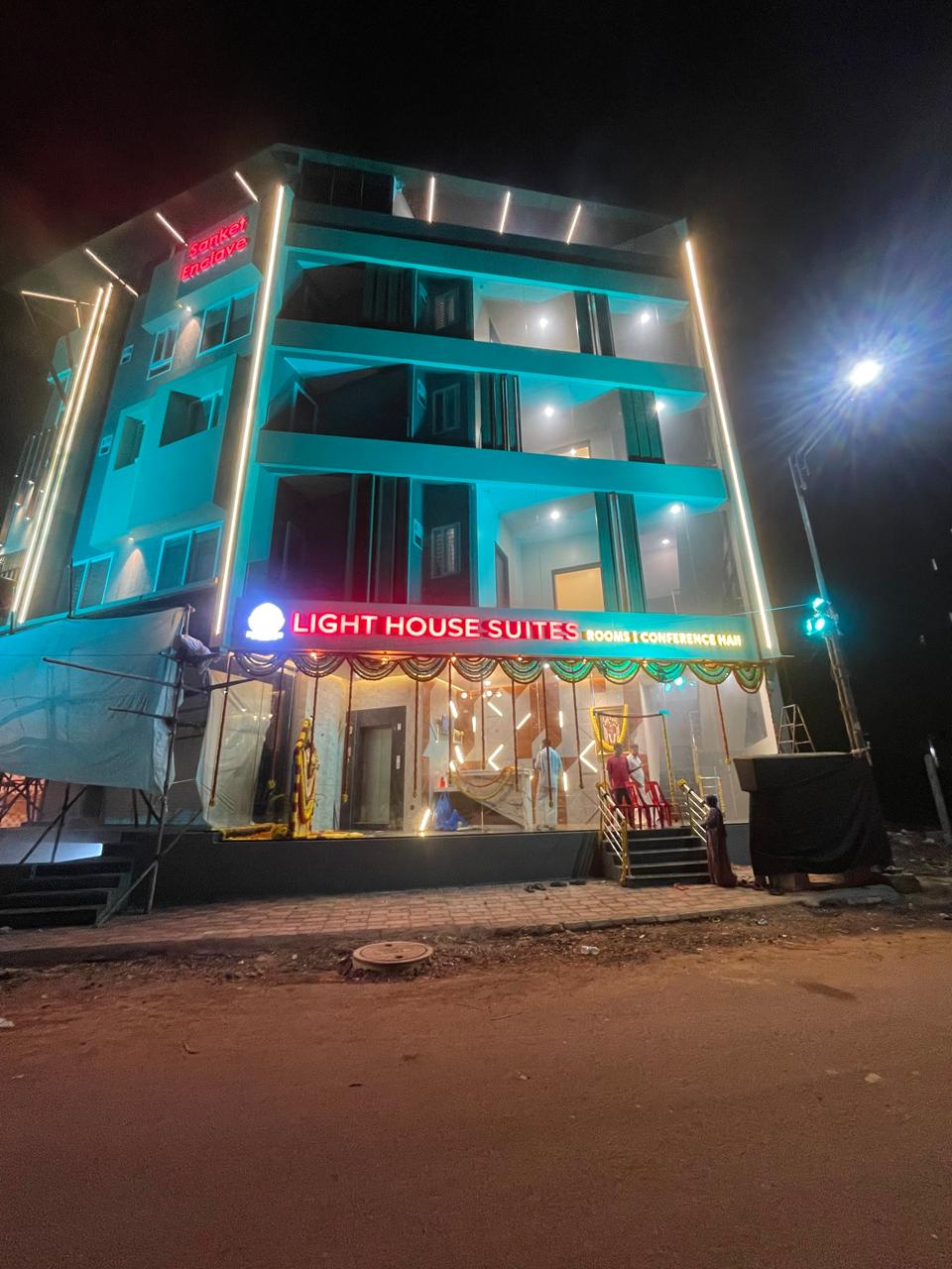 Light House Suites - Tap to explore photos