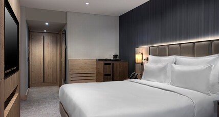 Crowne Plaza ISTANBUL - ORTAKOY BOSPHORUS Room Type - Standard Room 
