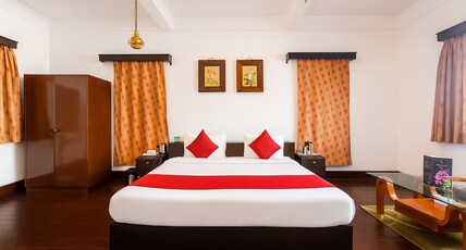 Central Gleneagles Heritage Resort The Mall Road Room Type - Club King Room (Located on 1st Floor | No Lift | Spacious Room) Central Gleneagles Heritage Resort The Mall Road Room Type - Club King Room (Located on 1st Floor | No Lift | Spacious Room)