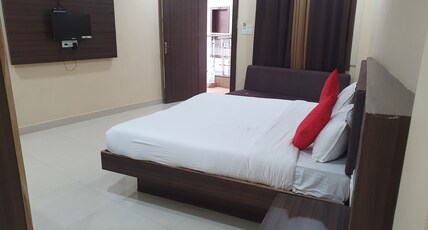 HOTEL SMR PALACE Room Type - Deluxe Room