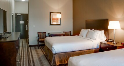 Holiday Inn Express & Suites Nevada, an IHG Hotel Room Type - 2 Queen Beds Suite Comm Access