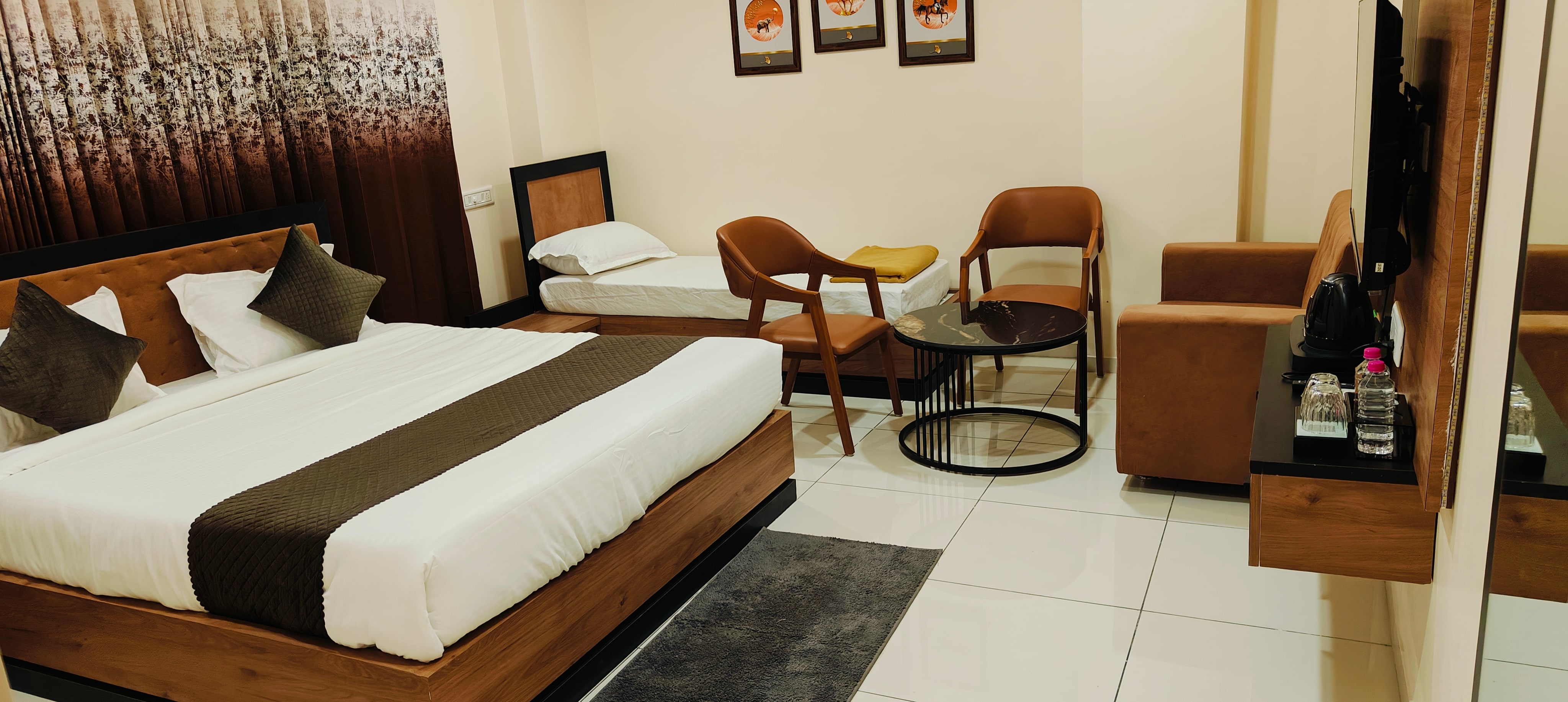 Hotel Rudra - Tap to explore photos