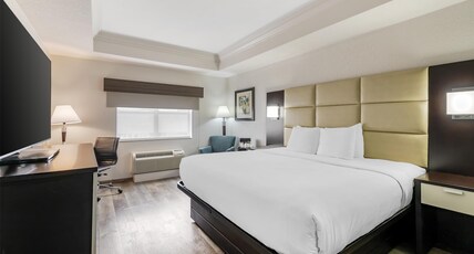 Best Western Plus JFK Inn & Suites Room Type - Accessible - 1 King, Mobility Accessible, Communication Assistance, Walk In Shower, Non-Smoking, Ful Best Western Plus JFK Inn & Suites Room Type - Accessible - 1 King, Mobility Accessible, Communication Assistance, Walk In Shower, Non-Smoking, Ful