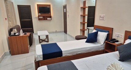 HOTEL PAYAL Room Type - Luxurious King Bed Room - AC Room