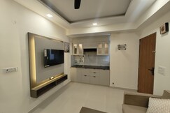 Palatial Dreams-Meraki Stays II Luxurious 1BHKs II 15mins from Airport