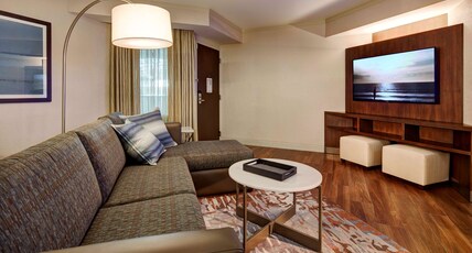 Embassy Suites by Hilton San Diego - La Jolla Room Type - 2 ROOM EXEC SUITE - 1 KING
