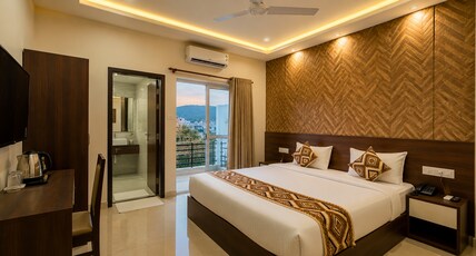 Hotel Gold Coin Room Type - Deluxe Triple Rooms with Balcony & Mountain View Hotel Gold Coin Room Type - Deluxe Triple Rooms with Balcony & Mountain View