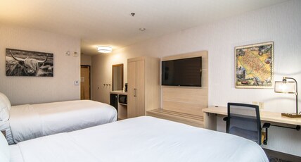 Holiday Inn Express Hotel & Suites Kalispell Room Type - 1 King Bed Standard Comm Accessible Tub