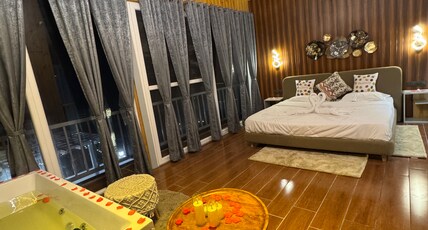 ADVAYA STAYS- A LUXURY RETREAT Room Type - The Zenith Bliss Jacuzzi Romantic Vibe Room