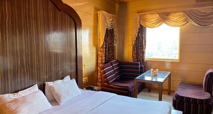 Hotel Shamyana - Dal View Room Type - Deluxe Room (Hot + Cold AC)