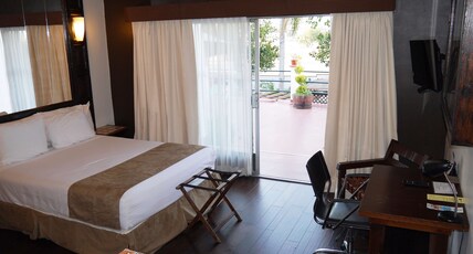 Best Western El Cid Room Type - 1 King Bed, Non-Smoking, Junior Suite, Hot Tub, Refrigerator