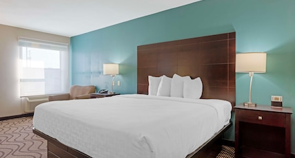 Best Western Plus Lonoke Hotel Room Type - Accessible - 1 King, Mobility Accessible, Bathtub, Non-Smoking, Full Breakfast Best Western Plus Lonoke Hotel Room Type - Accessible - 1 King, Mobility Accessible, Bathtub, Non-Smoking, Full Breakfast