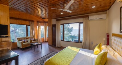 Maple Resort Chail Room Type - Super Deluxe Room with Private Balcony