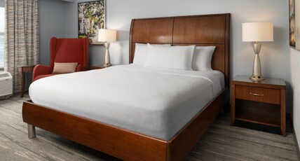 Hilton Garden Inn Charleston Waterfront/Downtown Room Type - 1 KING BED WATER VIEW