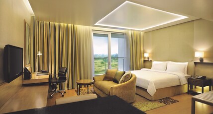 DoubleTree Suites by Hilton Bengaluru Outer Ring Road Room Type - PREMIUM ROOM WITH BALCONY AND COCKTAIL HOURS