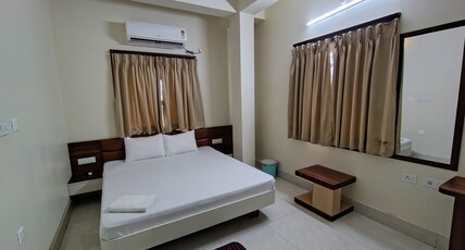 Hotel Royal Paradise Room Type - Deluxe Room King Bed