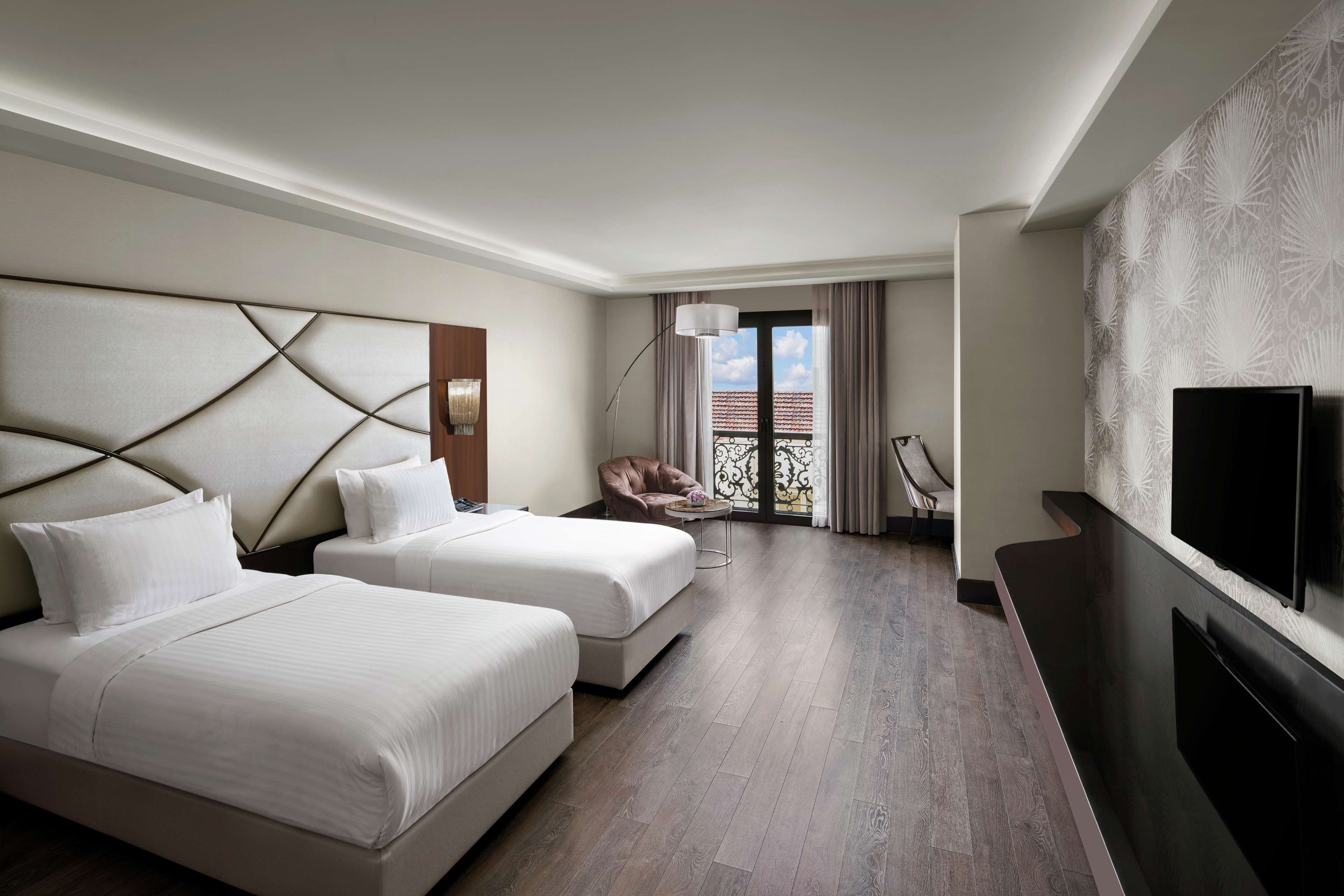 DoubleTree by Hilton Istanbul Esentepe - Tap to explore photos