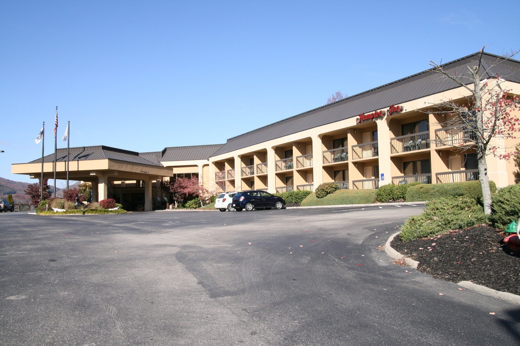 Hampton Inn Caryville - Tap to explore photos
