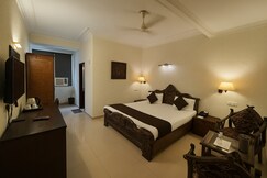 Hotel Perfect, Karol Bagh Metro