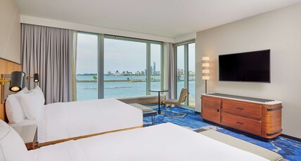 Sable at Navy Pier Chicago, Curio Collection by Hilton Room Type - 2 QUEENS CORNER