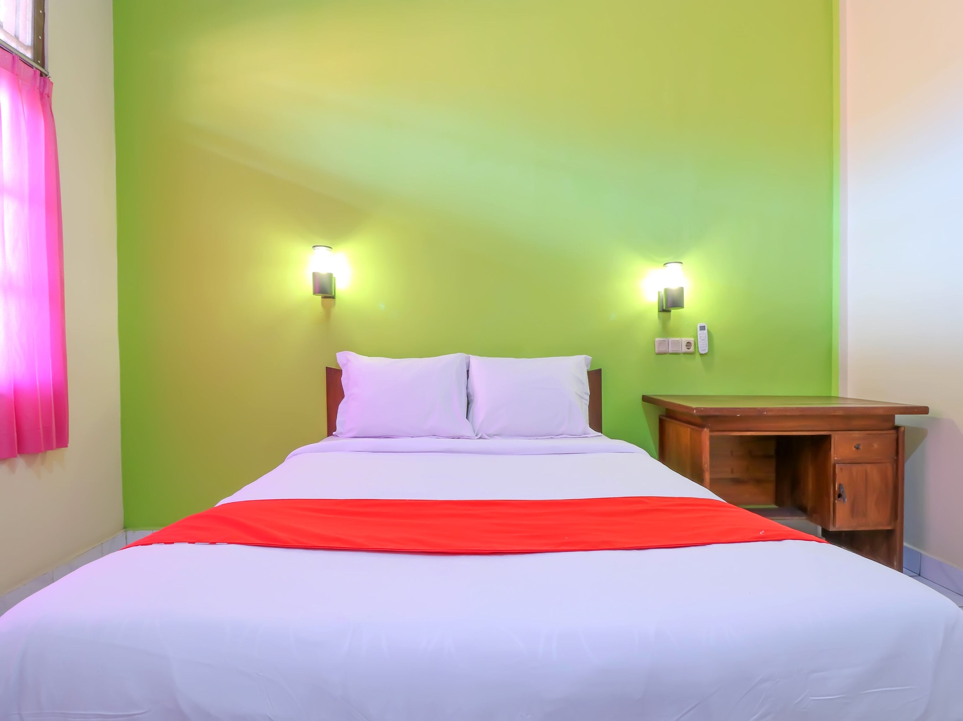 Hotel O Nan Berlian Inn - Tap to explore photos
