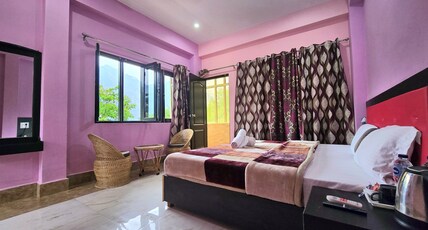 Shri Narayan Residency Room Type - Deluxe Room