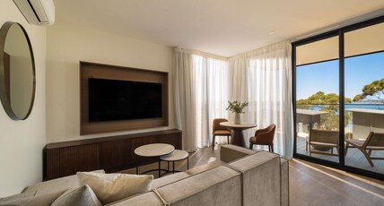 Mercure Kangaroo Island Lodge Room Type - Deluxe Villa with One King Bed