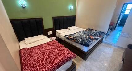 Narendra Palace Room Type - Triple Bedded Room