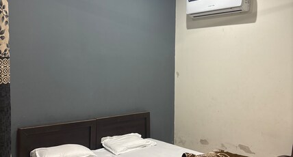 Lakhan kuteer Room Type - Triple bed deluxe (A.C.)