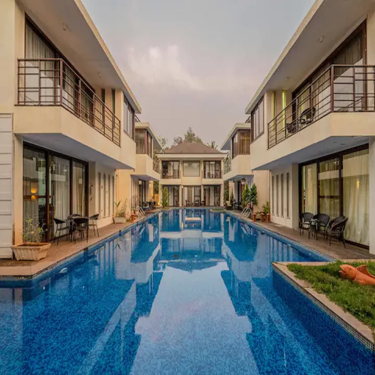 Staymaster Casa MancuradHuge Pool 3BHK Vagator - Tap to explore photos