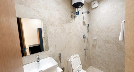AMAARA ELITE STAY Room Type - Deluxe Queen