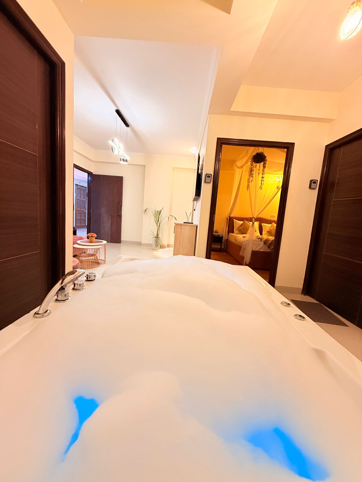 Cayetana Jacuzzi Suite Balcony Tonk Road - Tap to explore photos