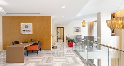 Crowne Plaza Riyadh RDC Hotel & Convention, an IHG Hotel Room Type - 1 King 2 Twin Royal Suite Lounge Access