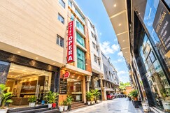Hotel Opera Mahipalpur  Delhi Airport