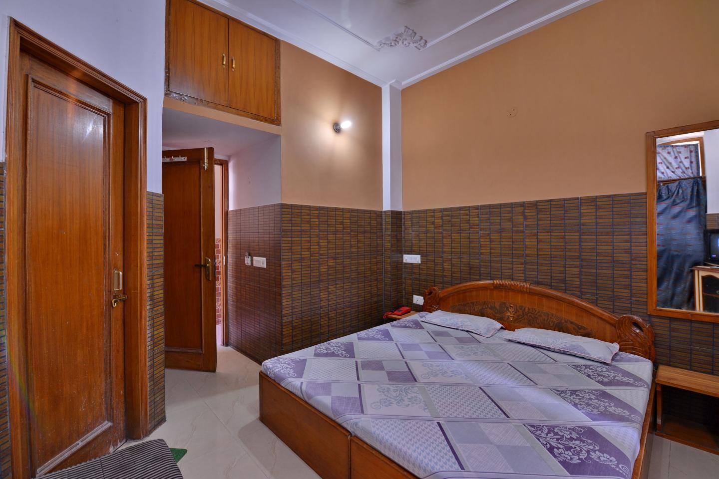 Hotel Anant - Tap to explore photos